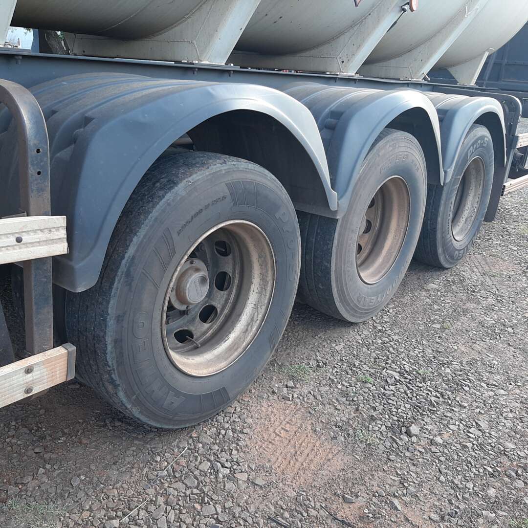 Carreta BITREM 9 EIXOS TANQUE AÇO Noma ANO 2013 6 Eixos de MegaTruck MS no Mato Grosso do Sul