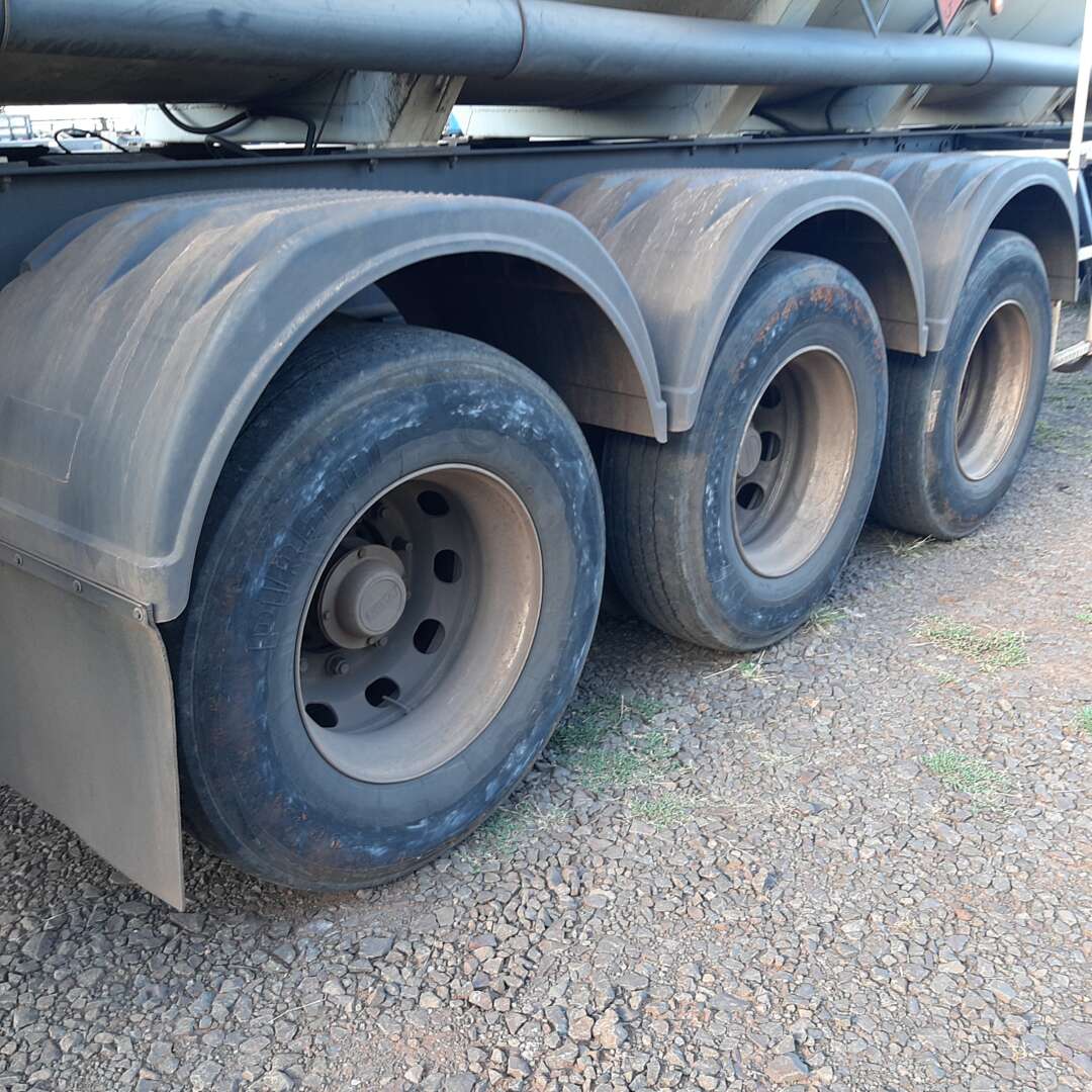 Carreta BITREM 9 EIXOS TANQUE AÇO Noma ANO 2013 6 Eixos de MegaTruck MS no Mato Grosso do Sul