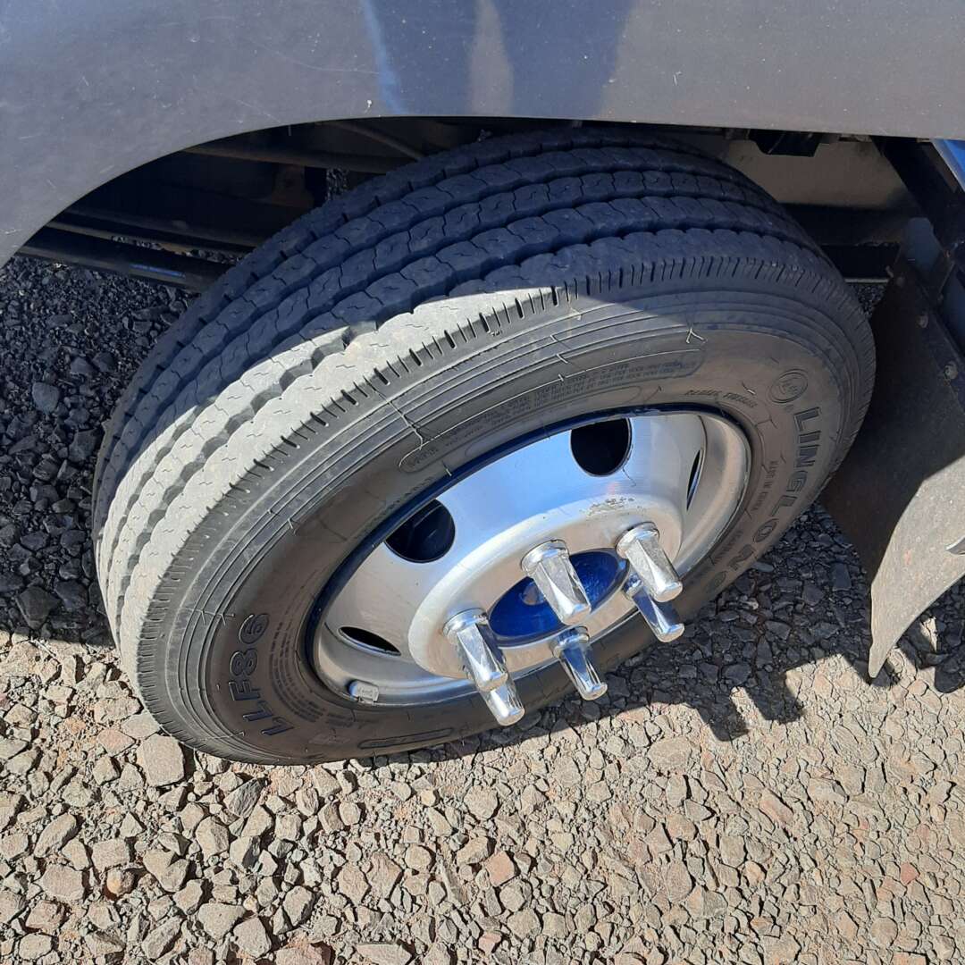 Caminhão VOLKSWAGEN VW 5140 Plataforma ANO 2009 de MegaTruck MS no Mato Grosso do Sul