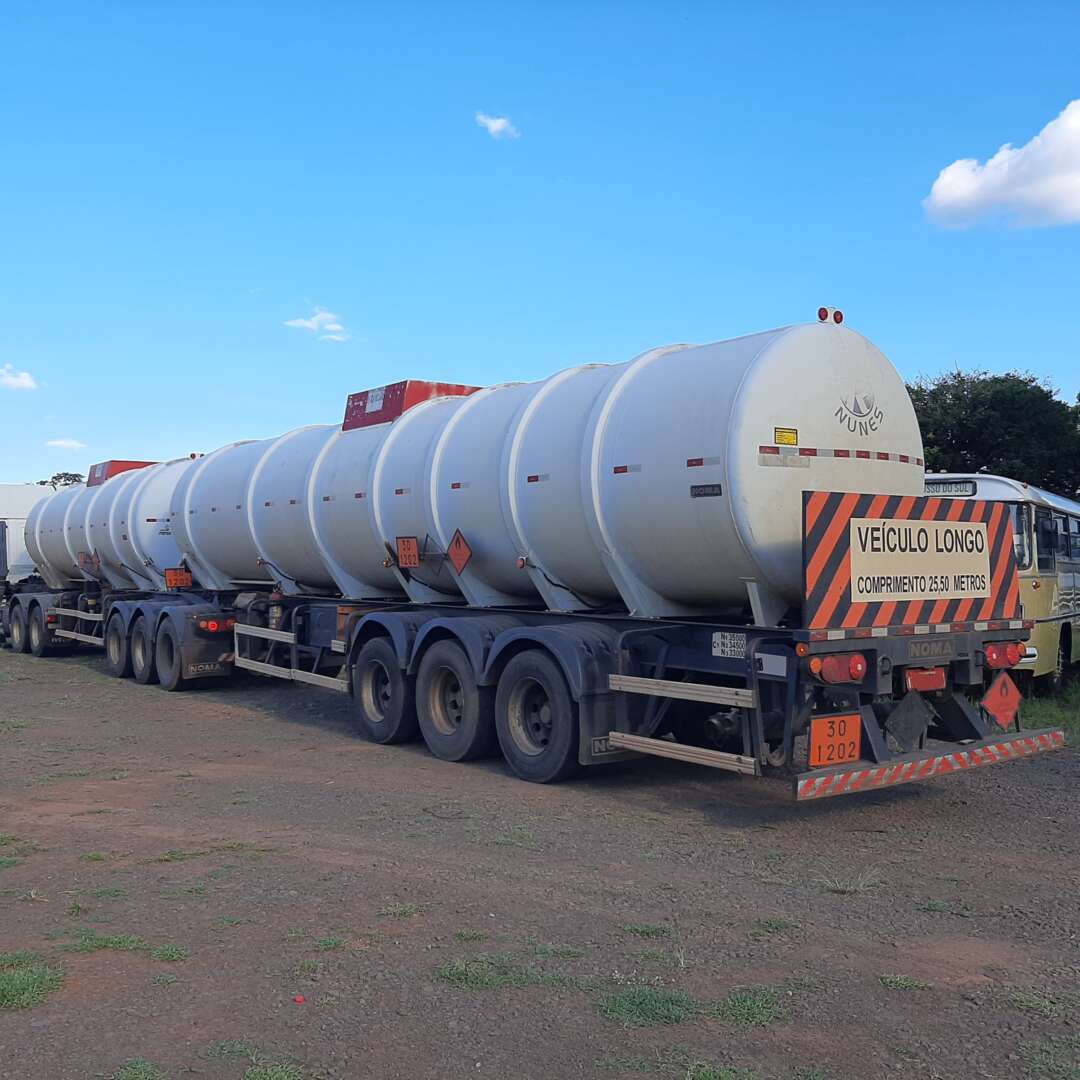 Carreta BITREM 9 EIXOS TANQUE AÇO Noma ANO 2013 6 Eixos de MegaTruck MS no Mato Grosso do Sul