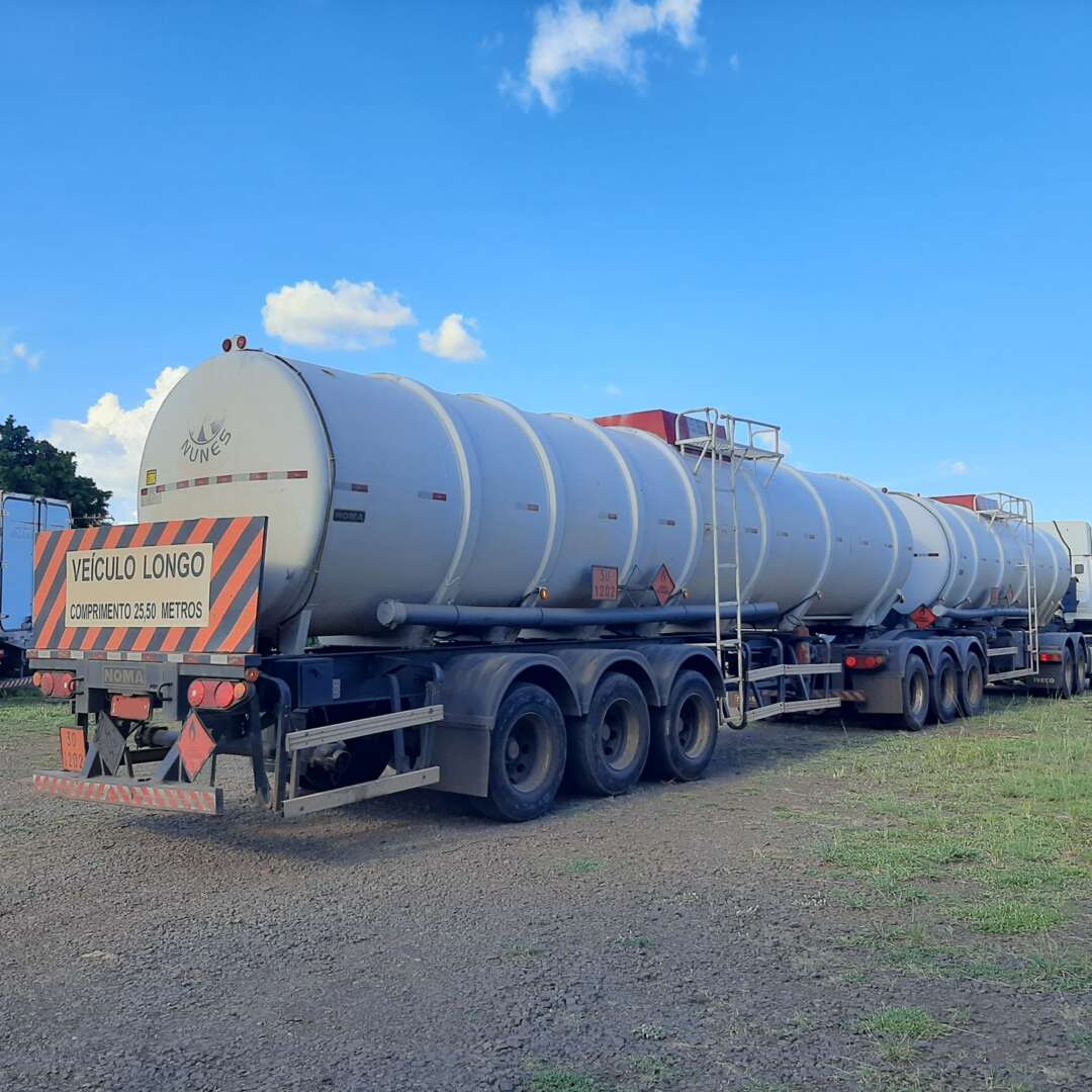 Carreta BITREM 9 EIXOS TANQUE AÇO Noma ANO 2013 6 Eixos de MegaTruck MS no Mato Grosso do Sul