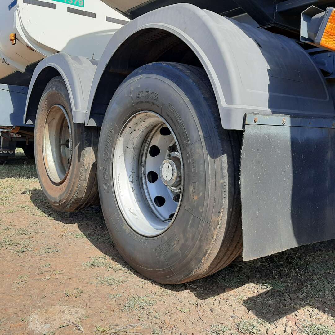 Carreta BITREM TANQUE AÇO Gotti ANO 2005 4 Eixos de MegaTruck MS no Mato Grosso do Sul