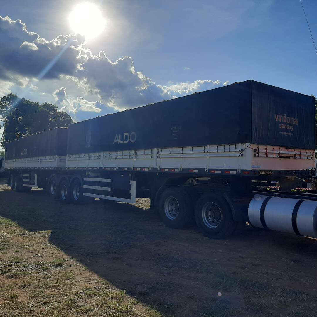 Carreta BITREM 9 EIXOS GRANELEIRO Guerra ANO 2014 6 Eixos de MegaTruck MS no Mato Grosso do Sul