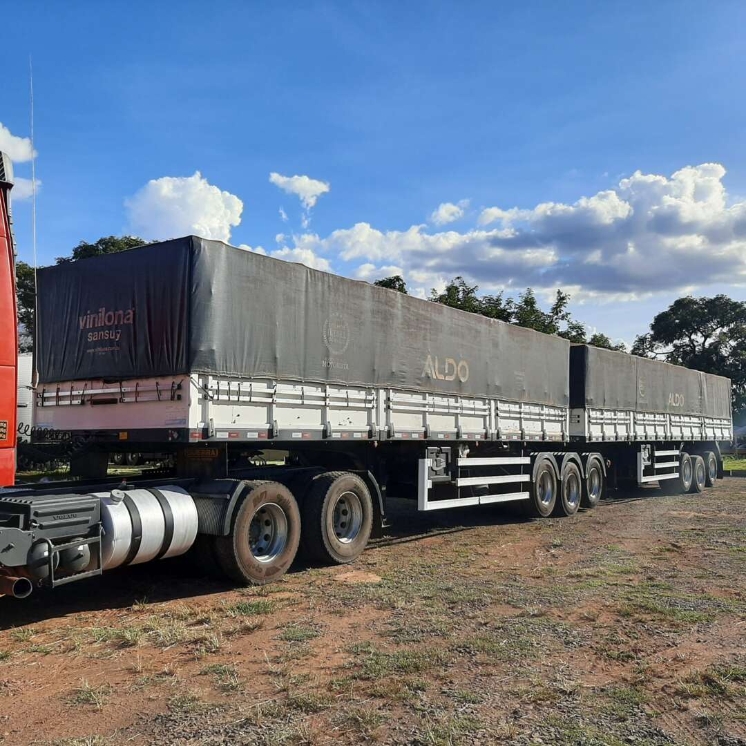 Carreta BITREM 9 EIXOS GRANELEIRO Guerra ANO 2014 6 Eixos de MegaTruck MS no Mato Grosso do Sul