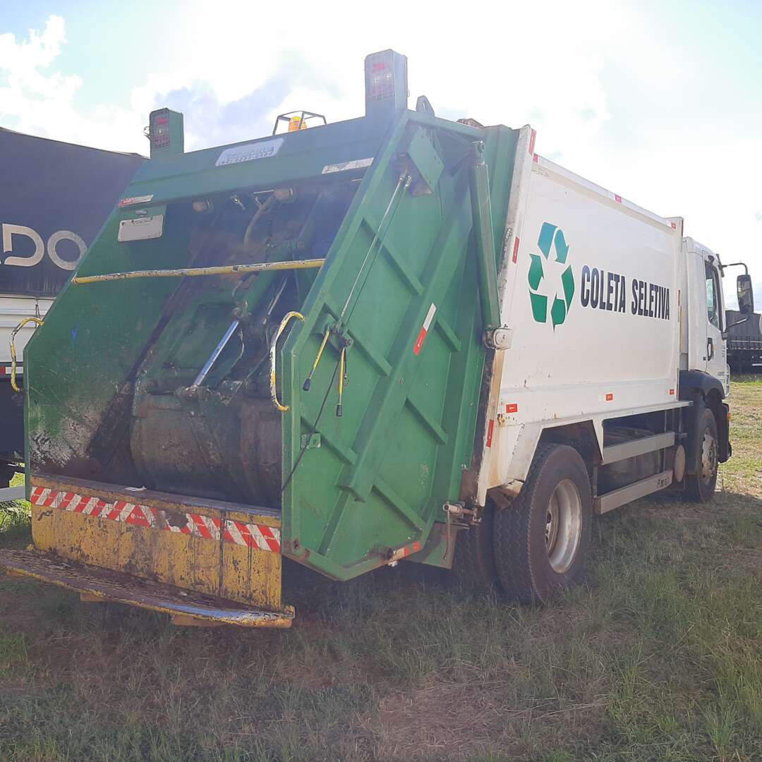 Caminhão VOLKSWAGEN VW 15190 Coletor de Lixo ANO 2012 de MegaTruck MS no Mato Grosso do Sul