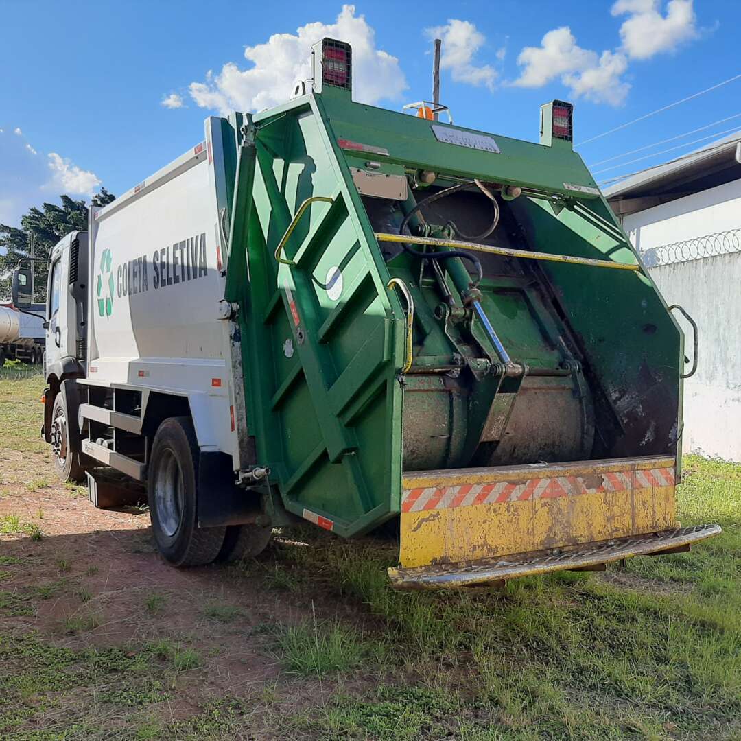 Caminhão VOLKSWAGEN VW 15190 Coletor de Lixo ANO 2012 de MegaTruck MS no Mato Grosso do Sul