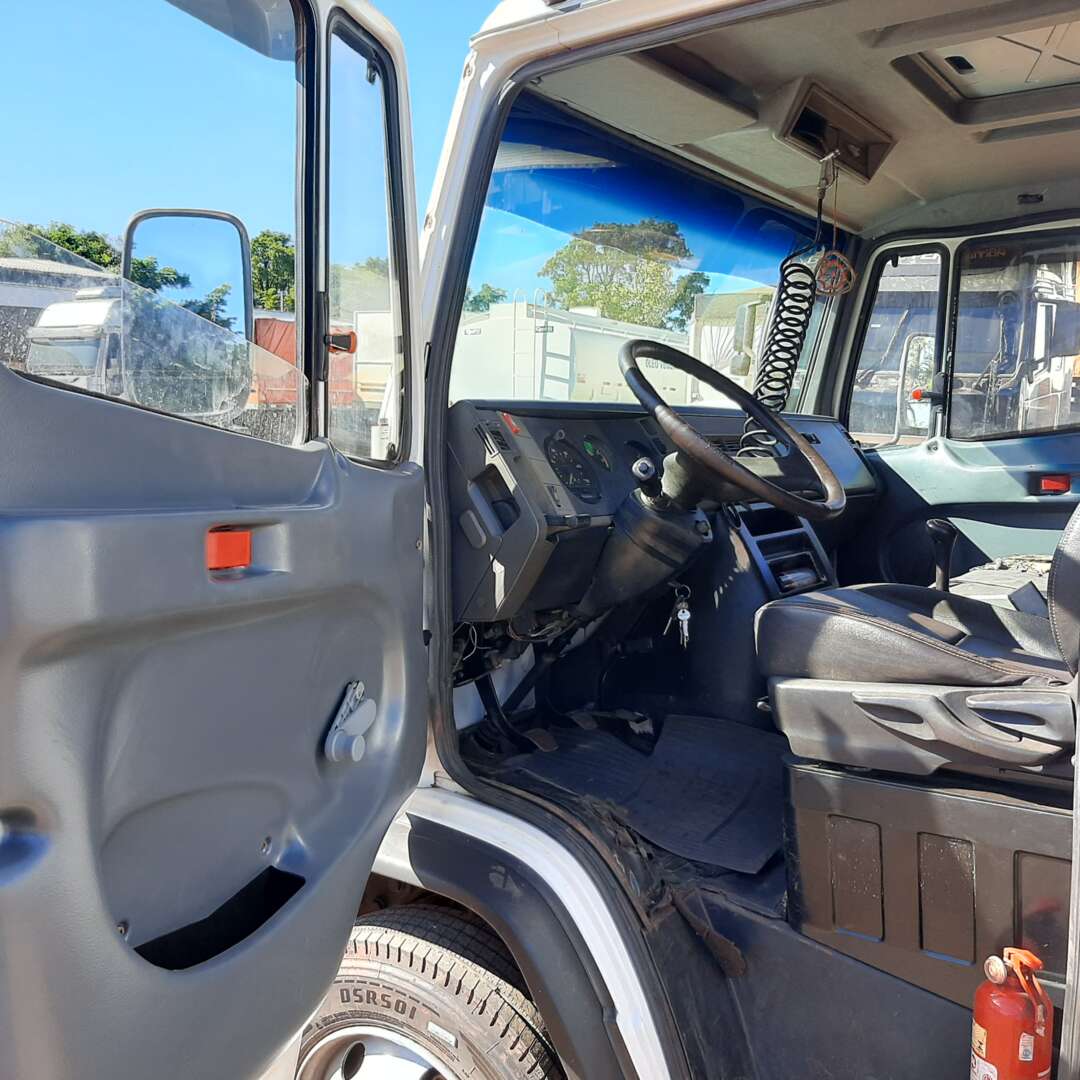 Caminhão MERCEDES BENZ MB 710 Baú Furgão ANO 2003 de MegaTruck MS no Mato Grosso do Sul