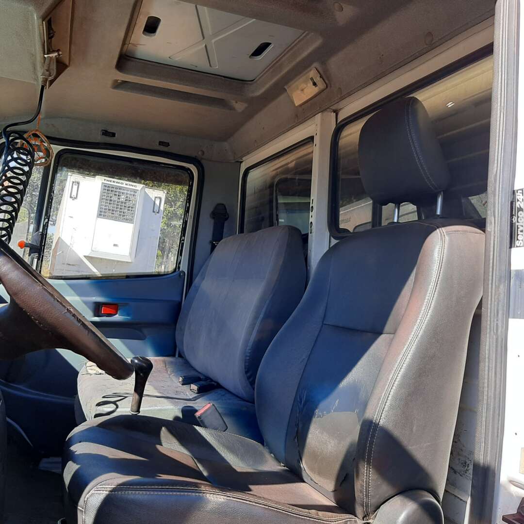 Caminhão MERCEDES BENZ MB 710 Baú Furgão ANO 2003 de MegaTruck MS no Mato Grosso do Sul