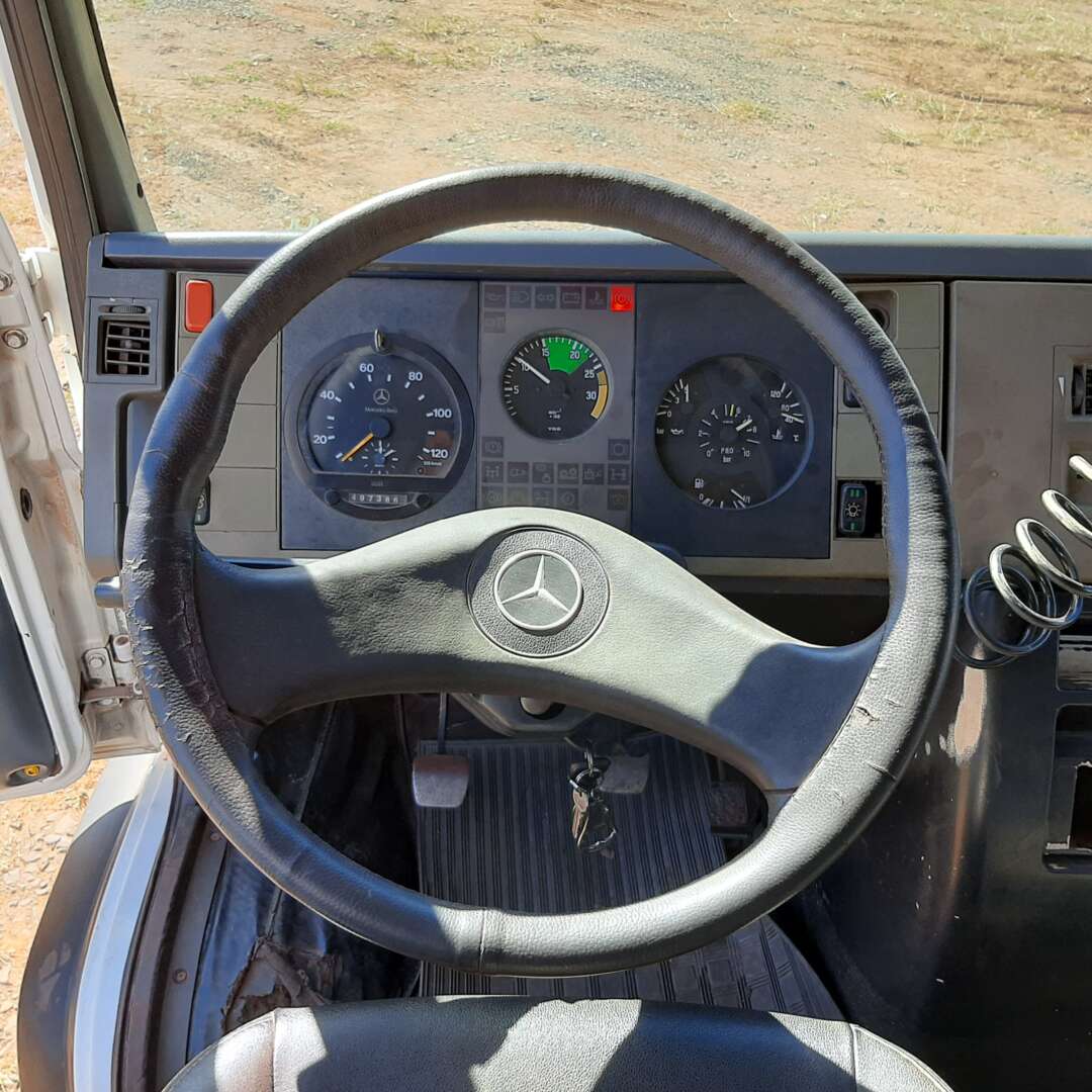 Caminhão MERCEDES BENZ MB 710 Baú Furgão ANO 2003 de MegaTruck MS no Mato Grosso do Sul