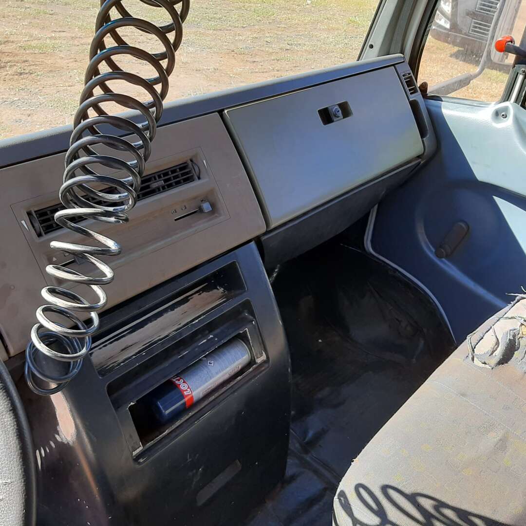 Caminhão MERCEDES BENZ MB 710 Baú Furgão ANO 2003 de MegaTruck MS no Mato Grosso do Sul