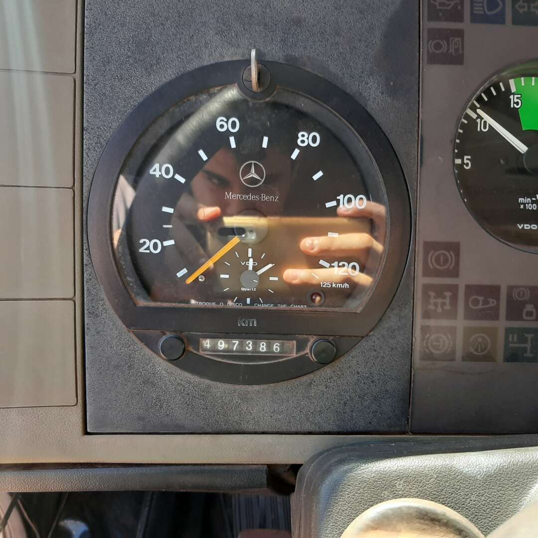 Caminhão MERCEDES BENZ MB 710 Baú Furgão ANO 2003 de MegaTruck MS no Mato Grosso do Sul