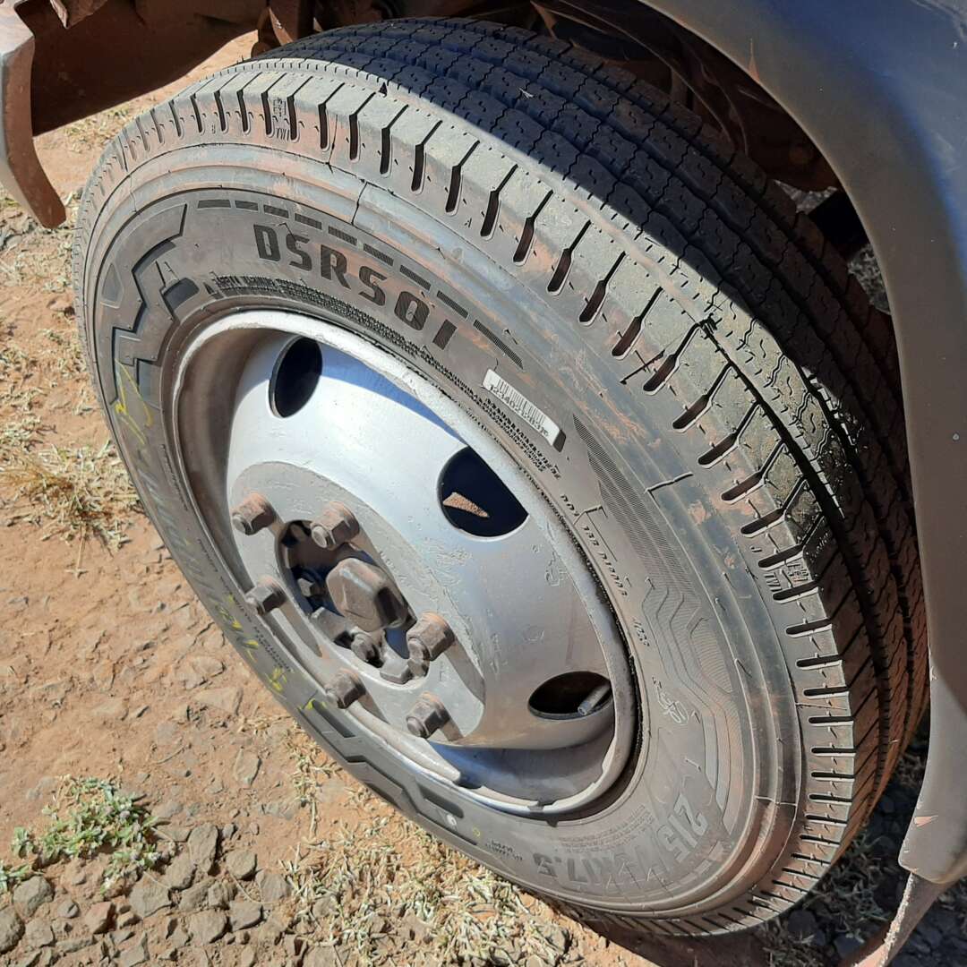 Caminhão MERCEDES BENZ MB 710 Baú Furgão ANO 2003 de MegaTruck MS no Mato Grosso do Sul