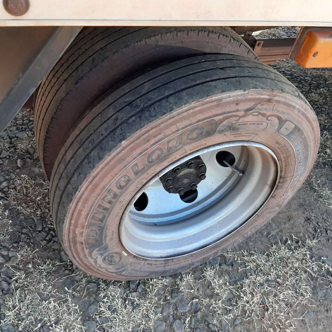 Caminhão MERCEDES BENZ MB 710 Baú Furgão ANO 2003 de MegaTruck MS no Mato Grosso do Sul