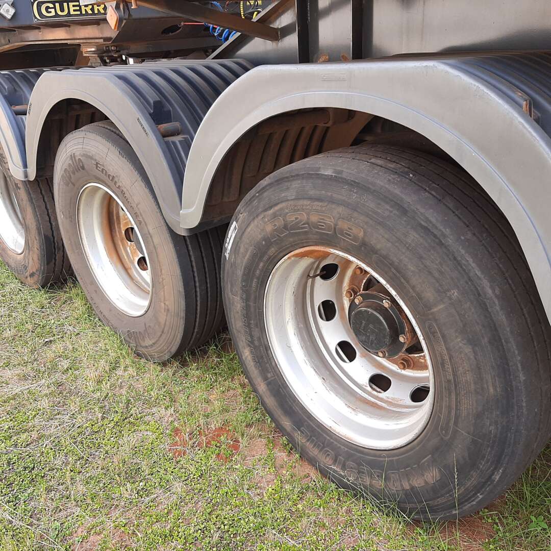 Carreta BITREM 9 EIXOS GRANELEIRO Guerra ANO 2014 6 Eixos de MegaTruck MS no Mato Grosso do Sul