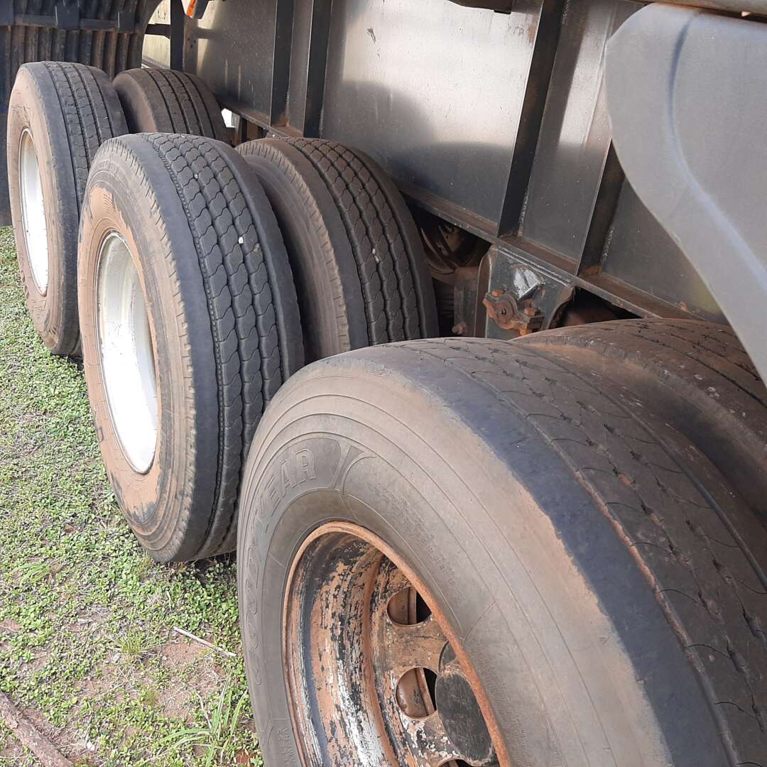 Carreta BITREM 9 EIXOS GRANELEIRO Guerra ANO 2014 6 Eixos de MegaTruck MS no Mato Grosso do Sul