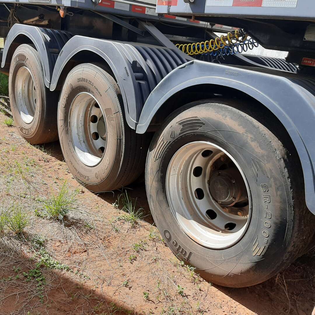 Carreta BITREM 9 EIXOS GRANELEIRO Guerra ANO 2014 6 Eixos de MegaTruck MS no Mato Grosso do Sul