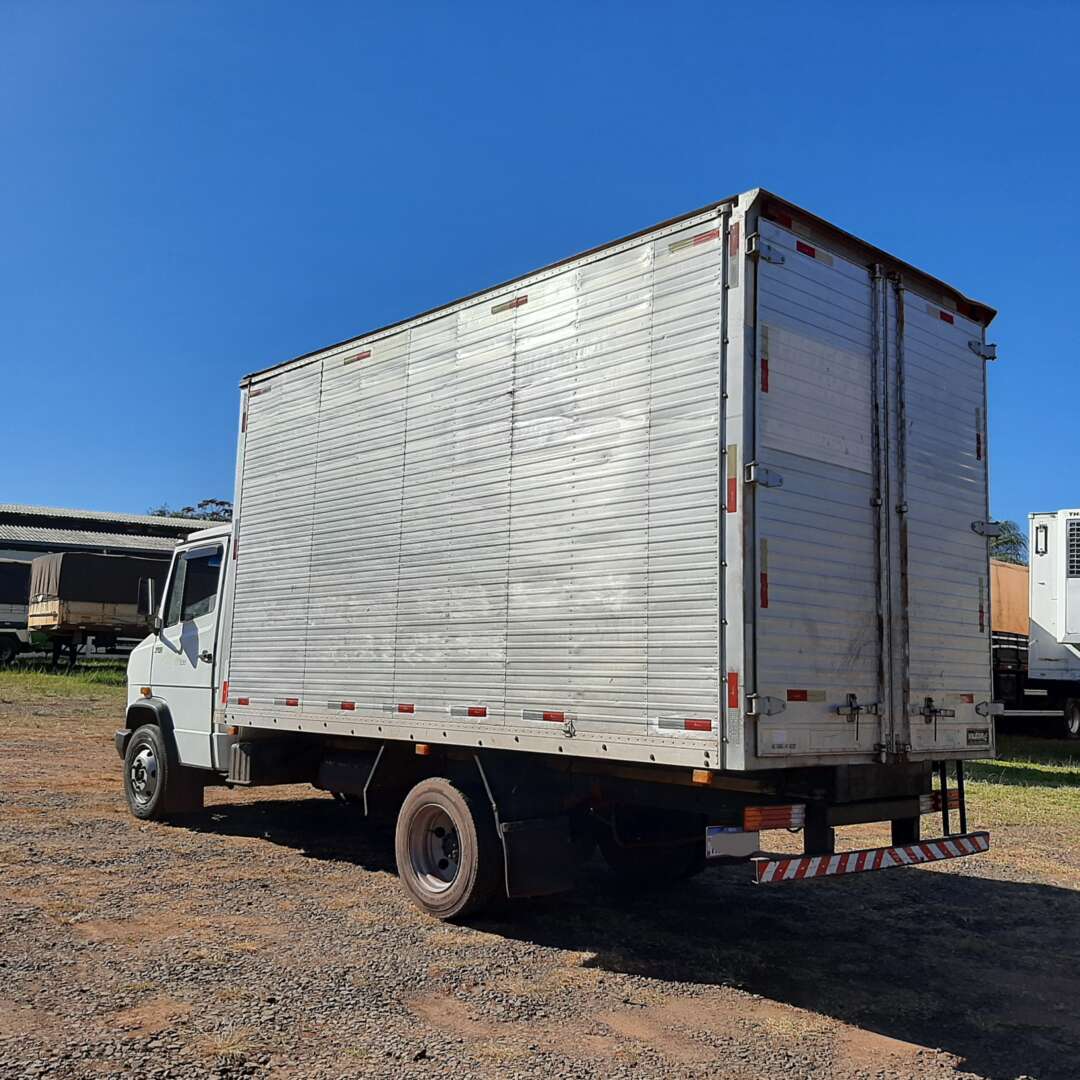 Caminhão MERCEDES BENZ MB 710 Baú Furgão ANO 2003 de MegaTruck MS no Mato Grosso do Sul