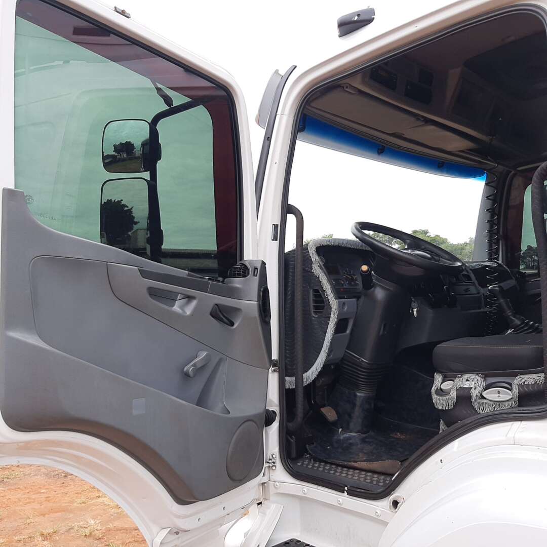 Caminhão MERCEDES BENZ MB 1933 Cavalo Mecânico ANO 2010 de MegaTruck MS no Mato Grosso do Sul