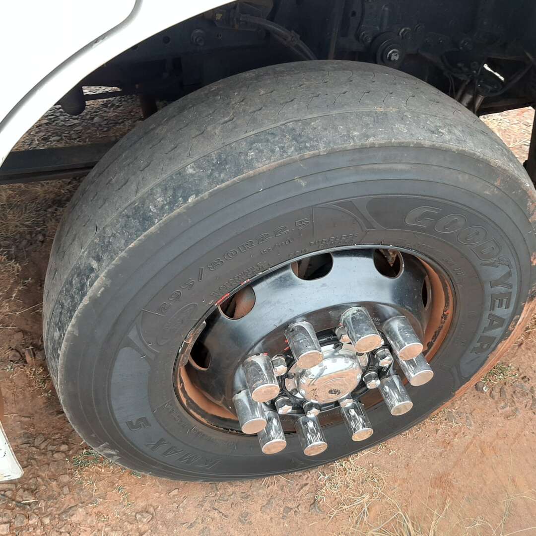 Caminhão MERCEDES BENZ MB 1933 Cavalo Mecânico ANO 2010 de MegaTruck MS no Mato Grosso do Sul