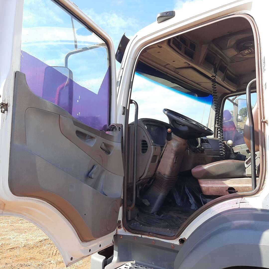 Caminhão MERCEDES BENZ MB 2831 Chassis ANO 2007 de MegaTruck MS no Mato Grosso do Sul