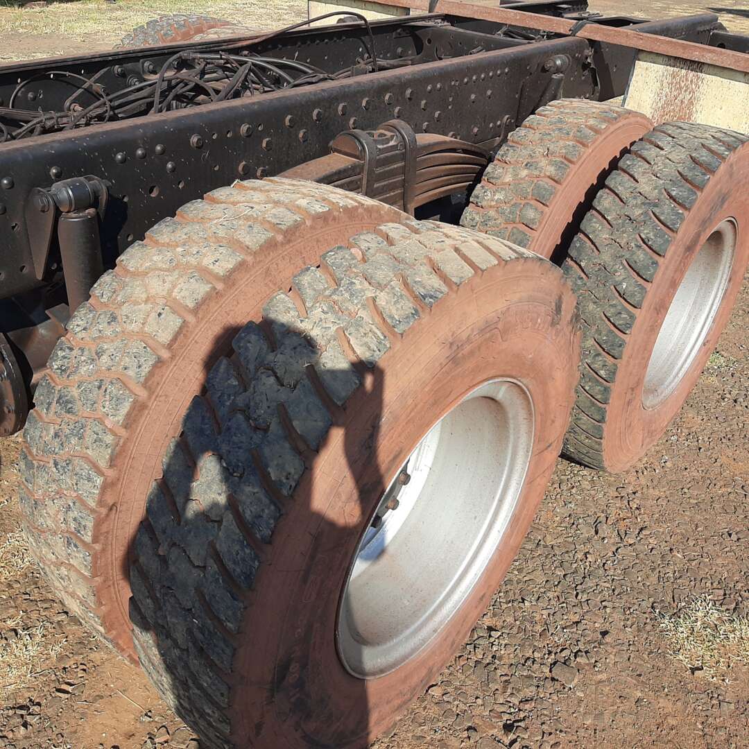 Caminhão MERCEDES BENZ MB 2831 Chassis ANO 2007 de MegaTruck MS no Mato Grosso do Sul