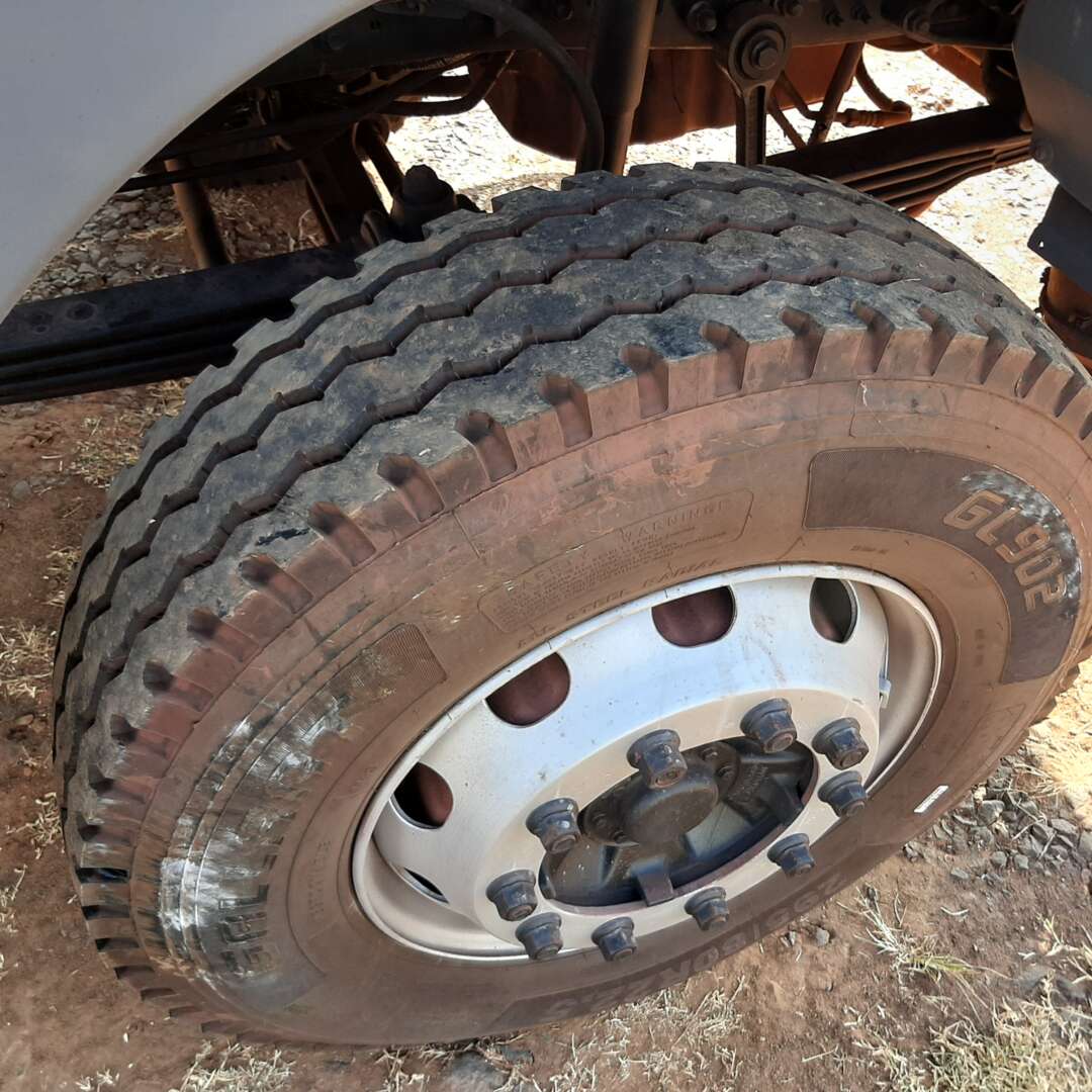 Caminhão MERCEDES BENZ MB 2831 Chassis ANO 2007 de MegaTruck MS no Mato Grosso do Sul