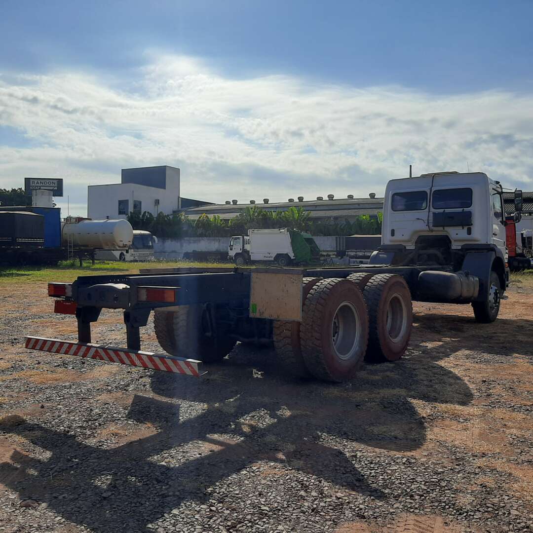 Caminhão MERCEDES BENZ MB 2831 Chassis ANO 2007 de MegaTruck MS no Mato Grosso do Sul