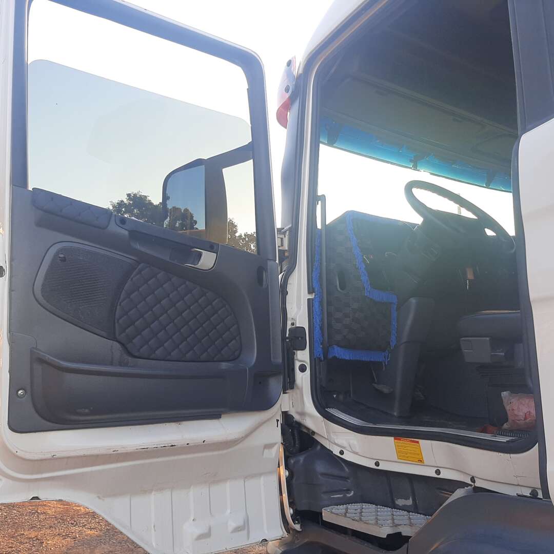 Caminhão SCANIA 420 Cavalo Mecânico ANO 2011 de MegaTruck MS no Mato Grosso do Sul