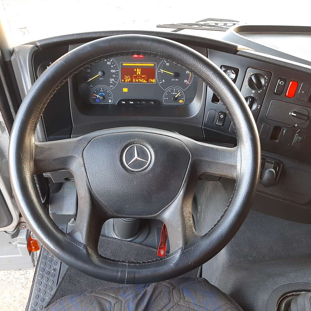Caminhão MERCEDES BENZ MB 2426 Baú Furgão ANO 2015 de MegaTruck MS no Mato Grosso do Sul