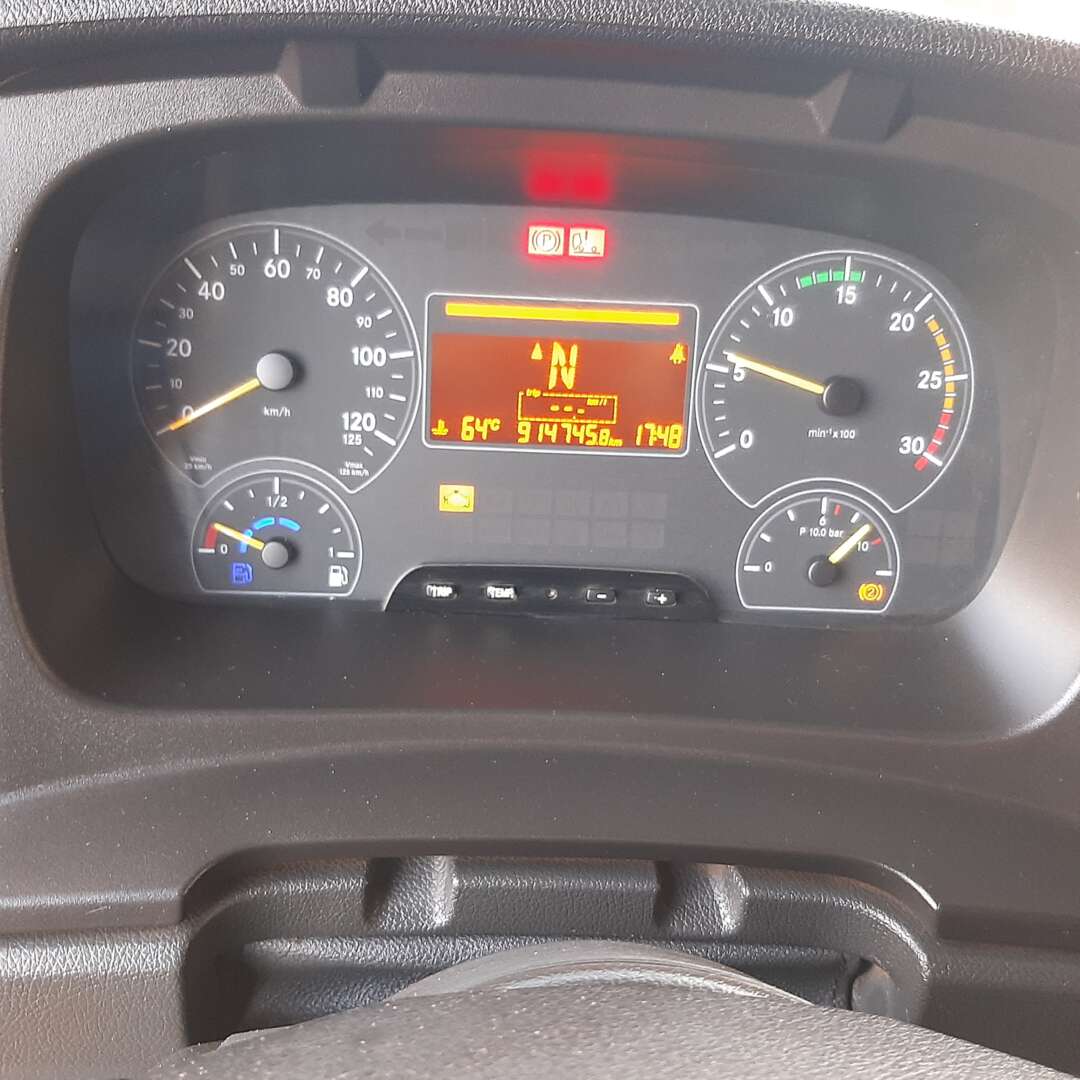 Caminhão MERCEDES BENZ MB 2426 Baú Furgão ANO 2015 de MegaTruck MS no Mato Grosso do Sul