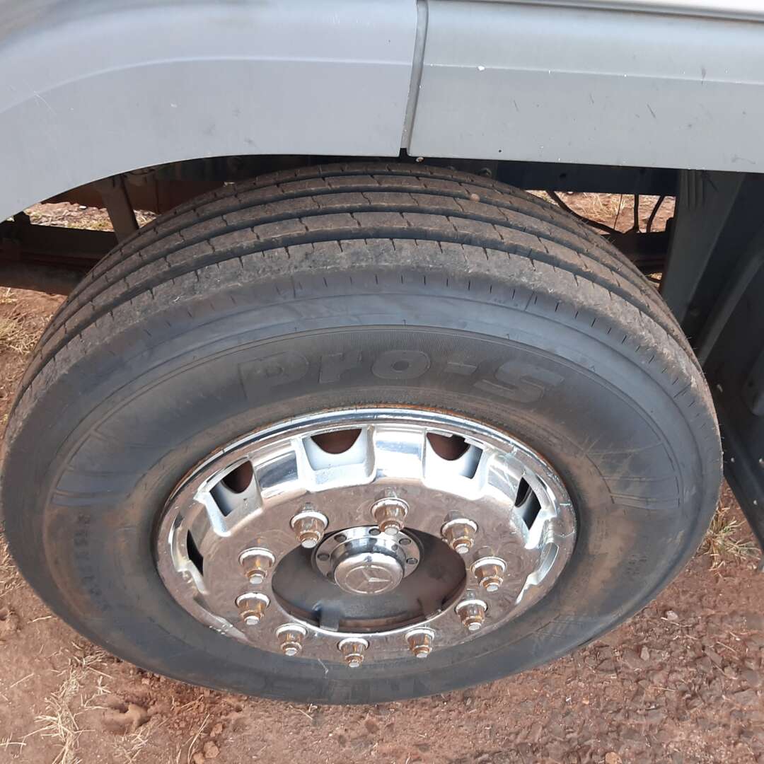 Caminhão MERCEDES BENZ MB 2426 Baú Furgão ANO 2015 de MegaTruck MS no Mato Grosso do Sul