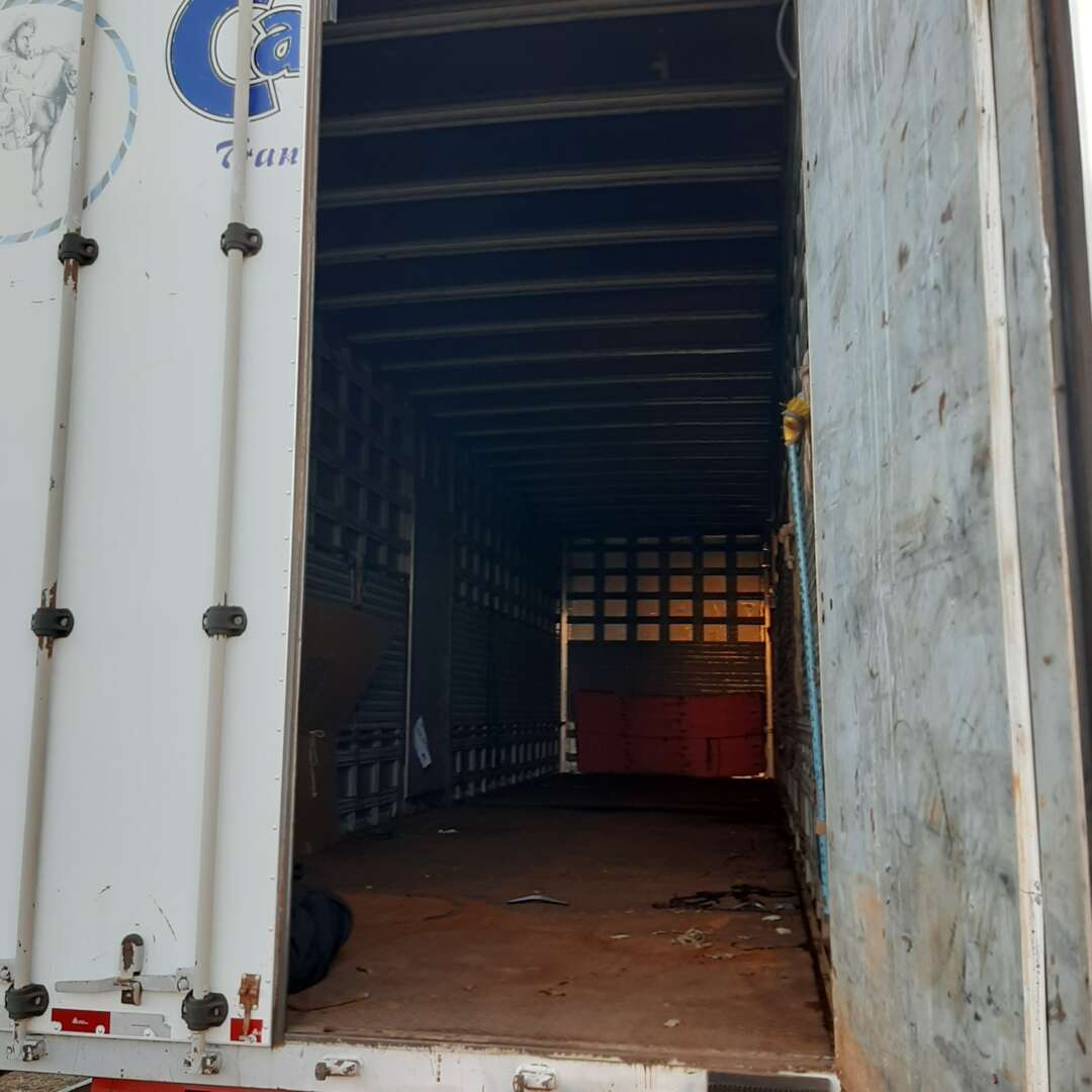 Caminhão MERCEDES BENZ MB 2426 Baú Furgão ANO 2015 de MegaTruck MS no Mato Grosso do Sul