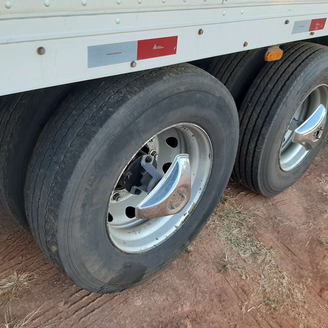 Caminhão MERCEDES BENZ MB 2426 Baú Furgão ANO 2015 de MegaTruck MS no Mato Grosso do Sul