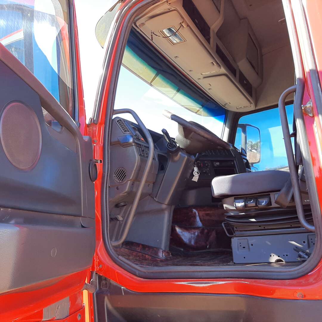 Caminhão VOLVO FH 440 Cavalo Mecânico ANO 2011 de MegaTruck MS no Mato Grosso do Sul