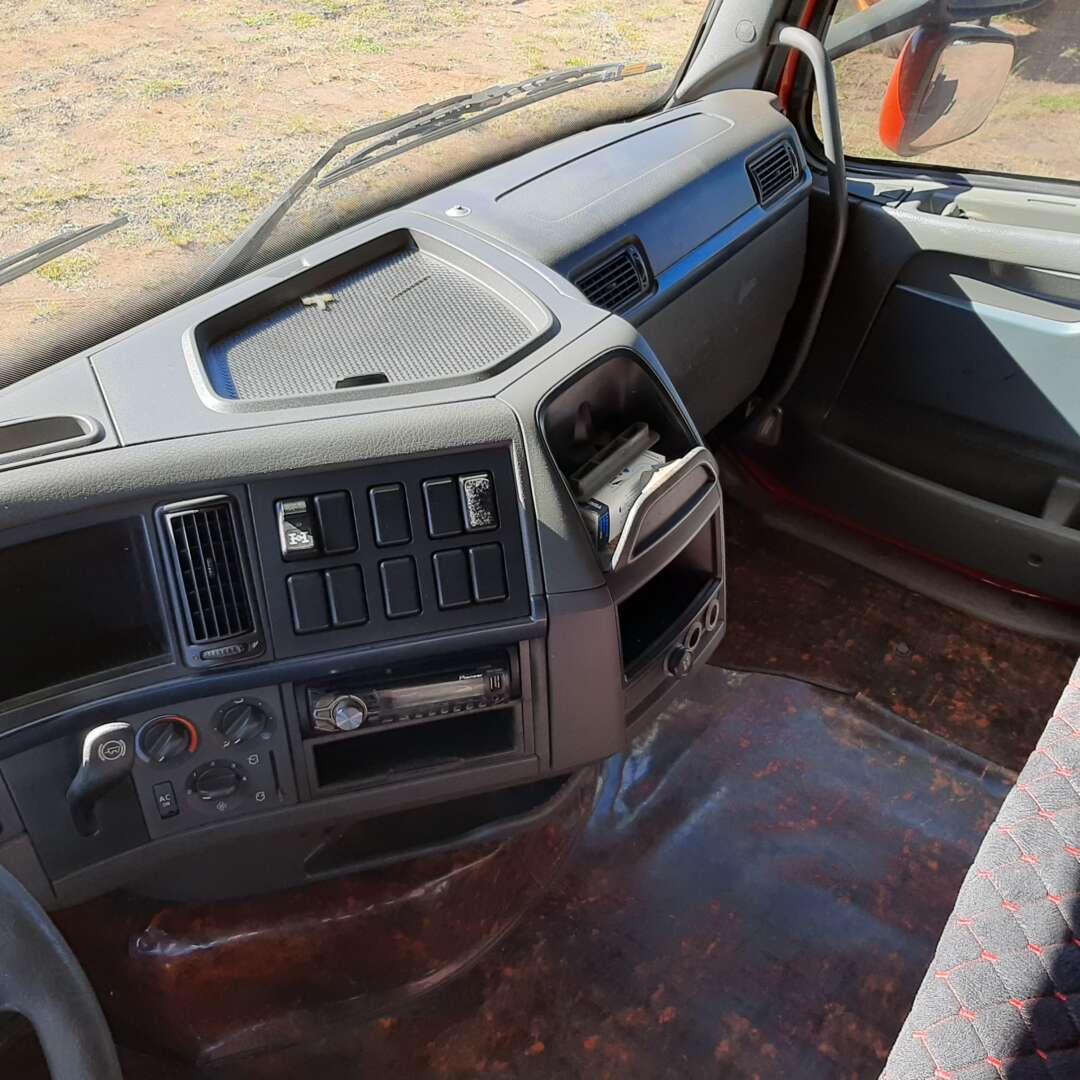 Caminhão VOLVO FH 440 Cavalo Mecânico ANO 2011 de MegaTruck MS no Mato Grosso do Sul