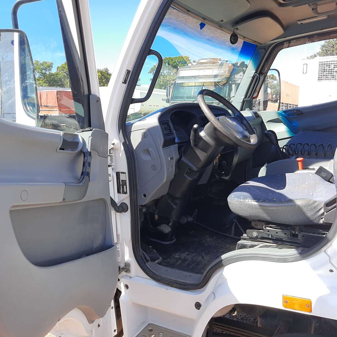 Caminhão MERCEDES BENZ MB 915 Boiadeiro ANO 2006 de MegaTruck MS no Mato Grosso do Sul