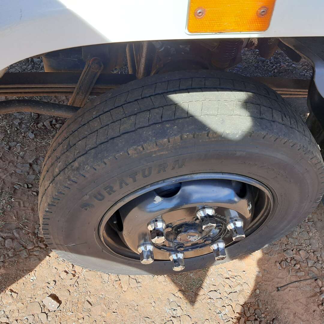 Caminhão MERCEDES BENZ MB 915 Boiadeiro ANO 2006 de MegaTruck MS no Mato Grosso do Sul