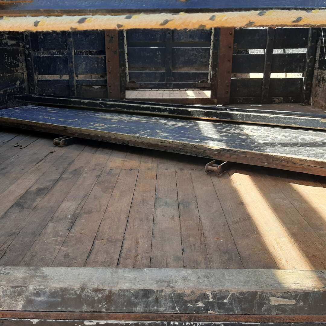 Caminhão MERCEDES BENZ MB 915 Boiadeiro ANO 2006 de MegaTruck MS no Mato Grosso do Sul