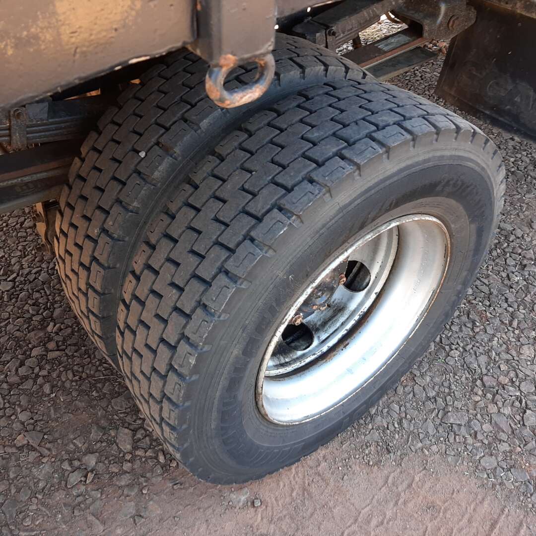 Caminhão MERCEDES BENZ MB 915 Boiadeiro ANO 2006 de MegaTruck MS no Mato Grosso do Sul