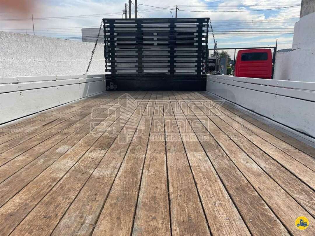 Caminhão MERCEDES BENZ MB 914 Carroceria ANO 2002 de Truck Mais Caminhões no Paraná