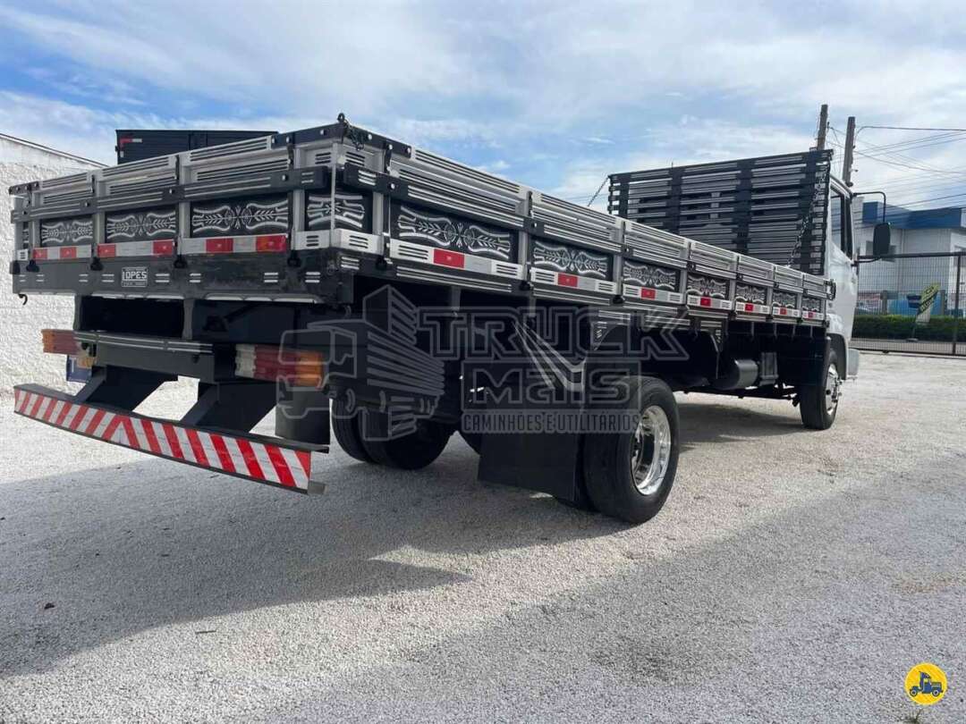 Caminhão MERCEDES BENZ MB 914 Carroceria ANO 2002 de Truck Mais Caminhões no Paraná