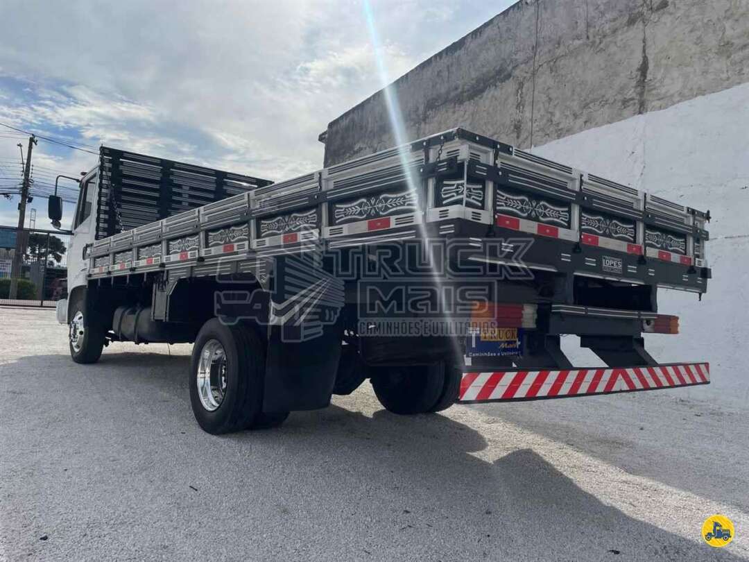 Caminhão MERCEDES BENZ MB 914 Carroceria ANO 2002 de Truck Mais Caminhões no Paraná