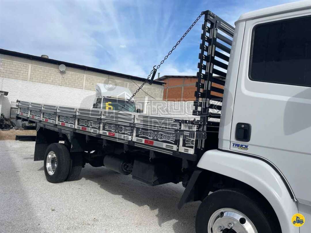 Caminhão MERCEDES BENZ MB 914 Carroceria ANO 2002 de Truck Mais Caminhões no Paraná