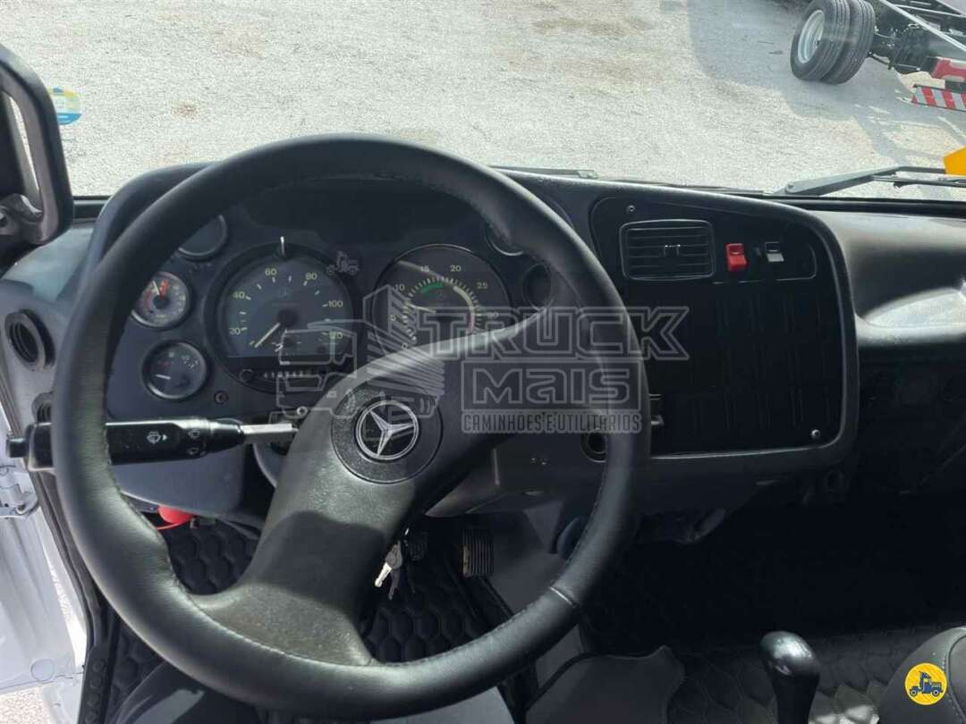 Caminhão MERCEDES BENZ MB 914 Carroceria ANO 2002 de Truck Mais Caminhões no Paraná