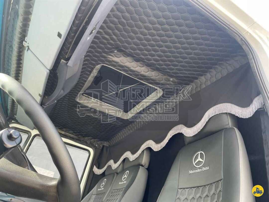 Caminhão MERCEDES BENZ MB 914 Carroceria ANO 2002 de Truck Mais Caminhões no Paraná