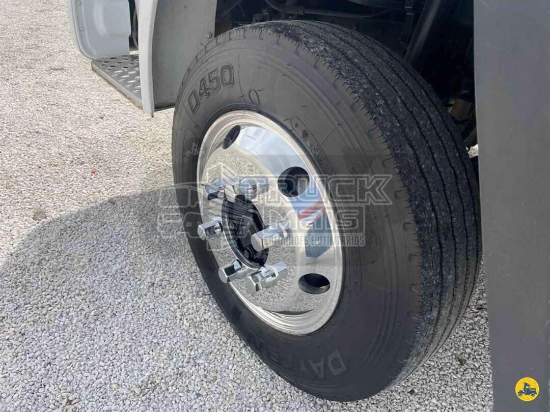 Caminhão MERCEDES BENZ MB 914 Carroceria ANO 2002 de Truck Mais Caminhões no Paraná