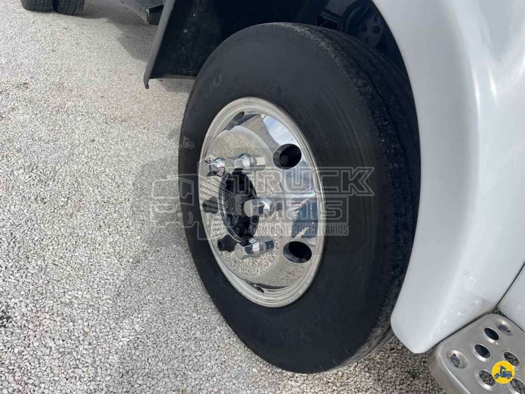 Caminhão MERCEDES BENZ MB 914 Carroceria ANO 2002 de Truck Mais Caminhões no Paraná