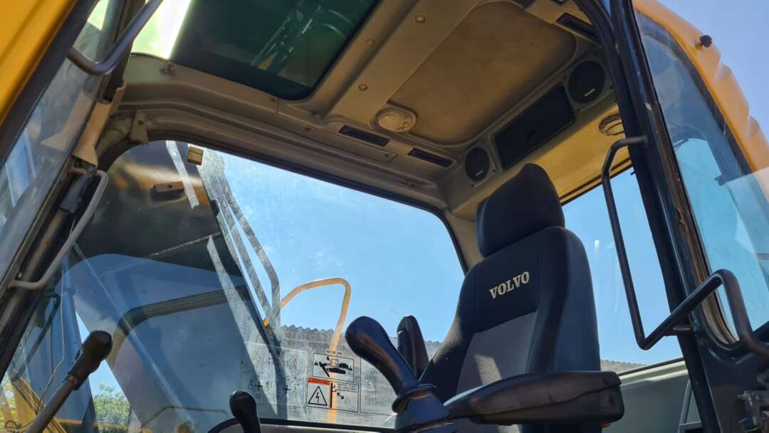 Escavadeira VOLVO EC140 – 2004 de Br Tratores no Paraná