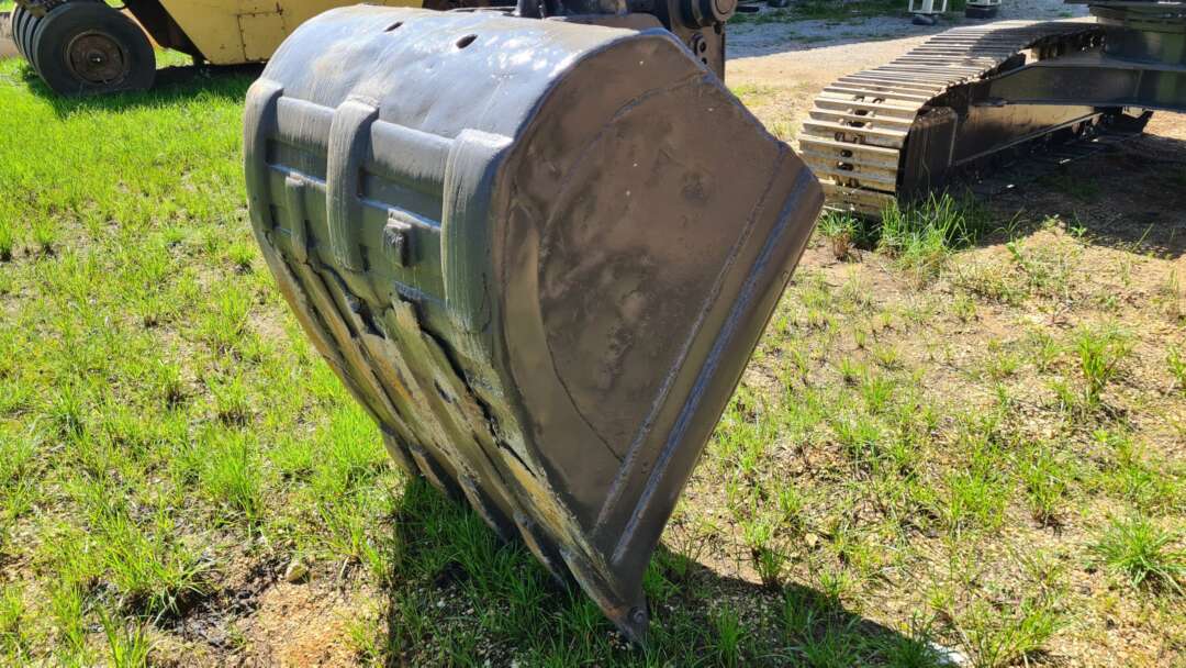 Escavadeira VOLVO EC140 – 2004 de Br Tratores no Paraná