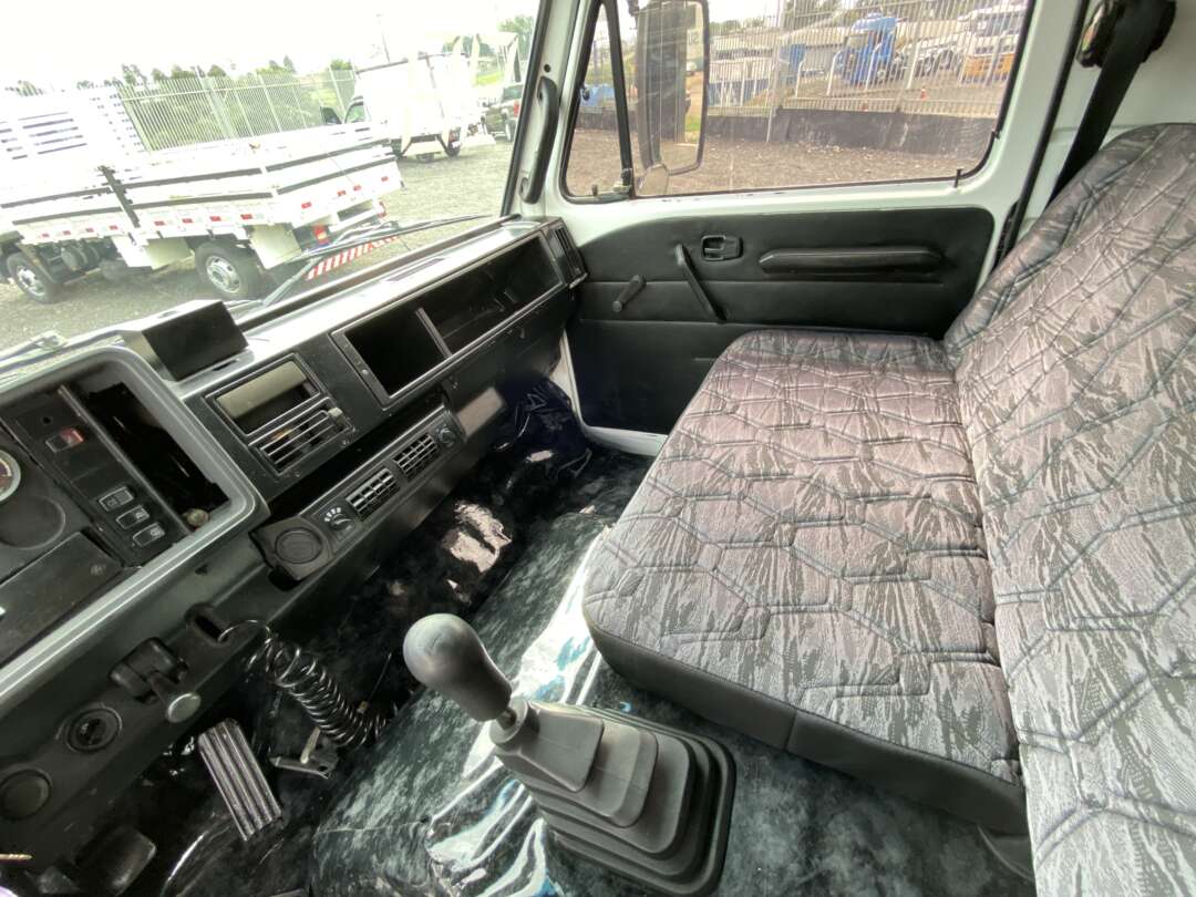 Caminhão VOLKSWAGEN VW 8100 Baú Furgão ANO 1998 de Oto Junior Caminhões no Paraná